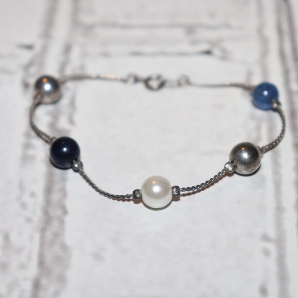 🌊 Silver & Blue Beaded Bracelet · Faux Pearls · 7.25" · Coastal Cool 🌊 - Picture 4 of 4